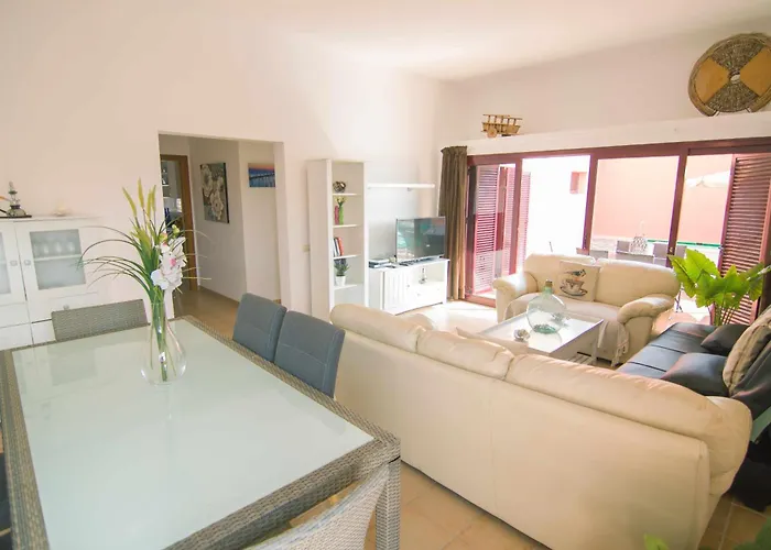 Anju Villas, Tamara Corralejo